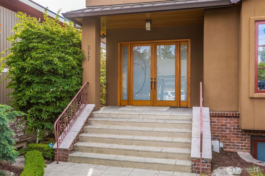 Photo of 317 1st Street, Kirkland, WA 98033 (MLS # 2499906)