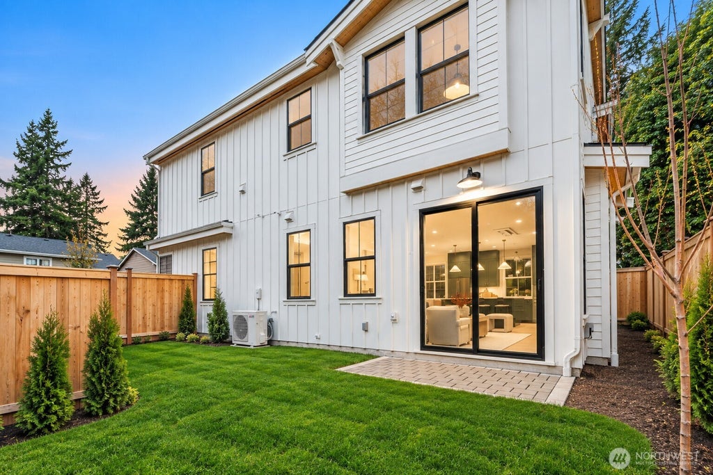 Photo of 10612 NE 54th Lane, Kirkland, WA 98033 (MLS # 2586681)