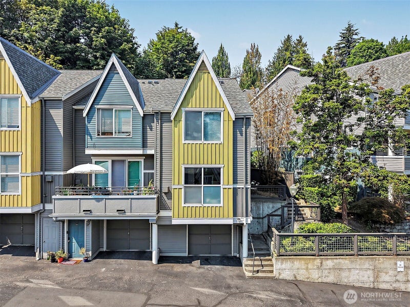 1551 Cherrylane Avenue S 1551