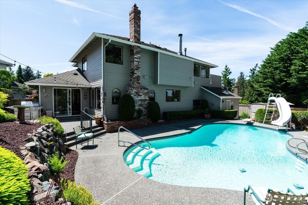 Photo of 16605 71st Place W, Lynnwood, WA 98037 (MLS # 2378917)