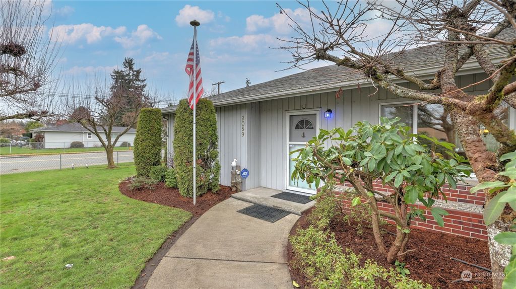 Photo of 3059 S 200th Street, SeaTac, WA 98198 (MLS # 2197360)