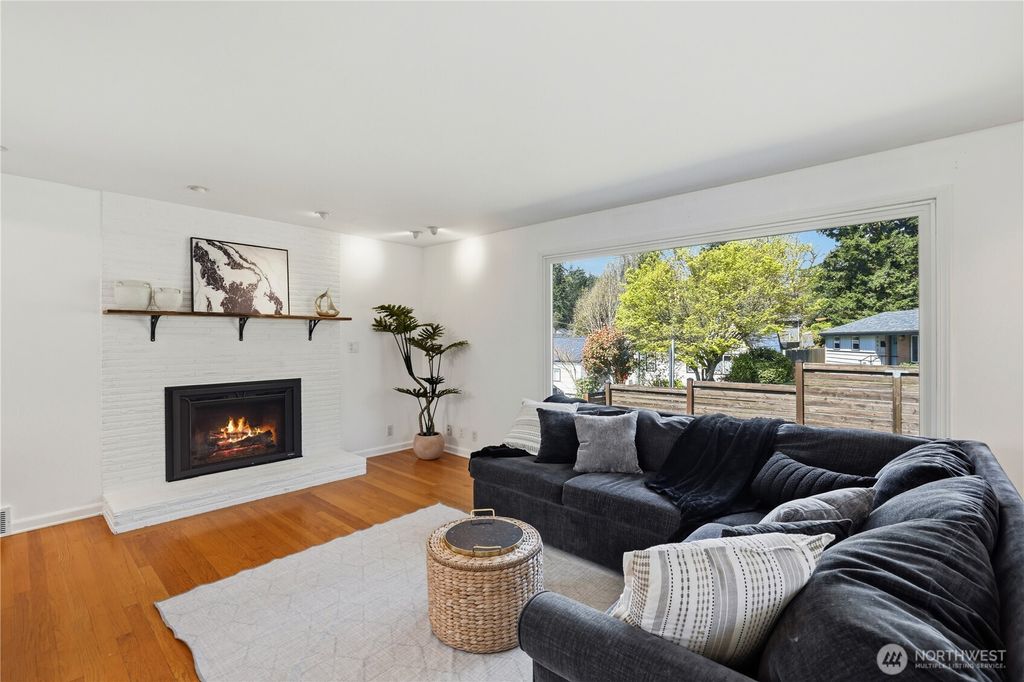 Photo of 8605 46th Avenue SW, Seattle, WA 98136 (MLS # 2500487)