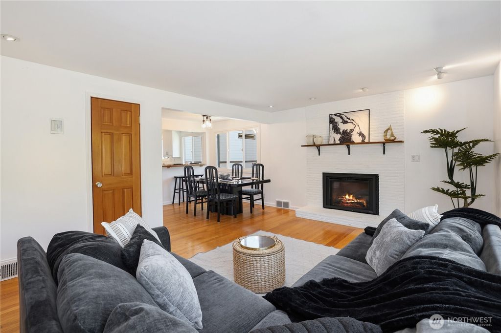 Photo of 8605 46th Avenue SW, Seattle, WA 98136 (MLS # 2500487)