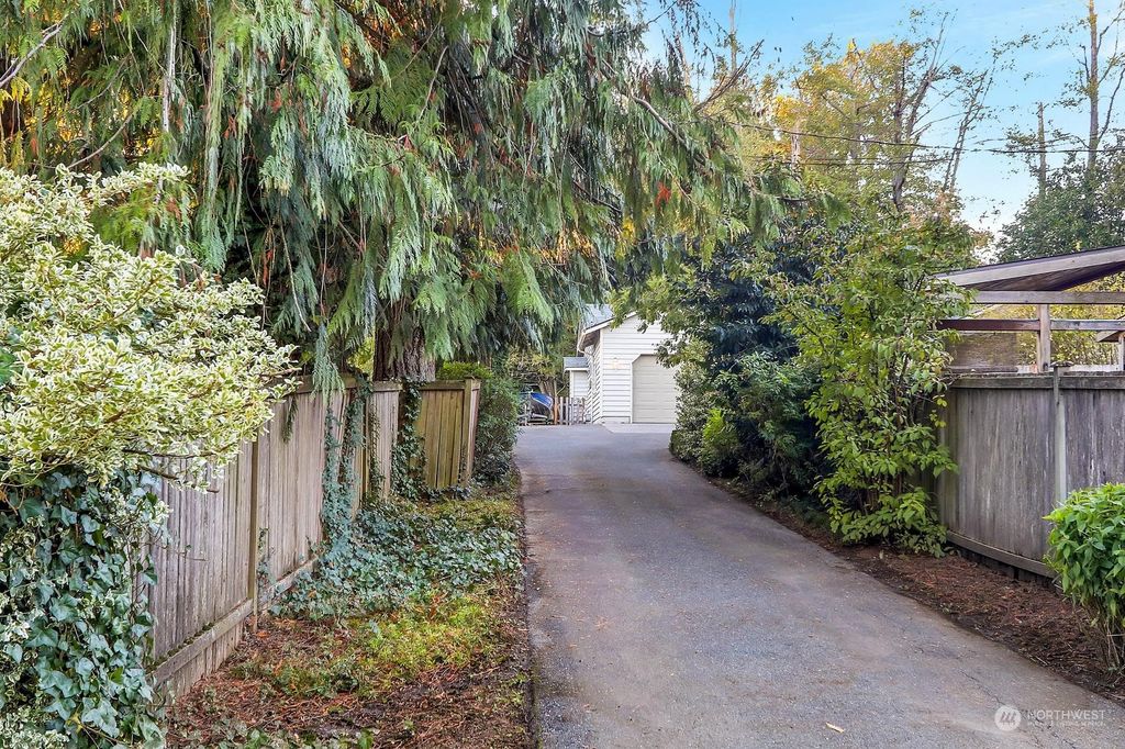 Photo of 13526 Lake Road, Lynnwood, WA 98087 (MLS # 2173211)