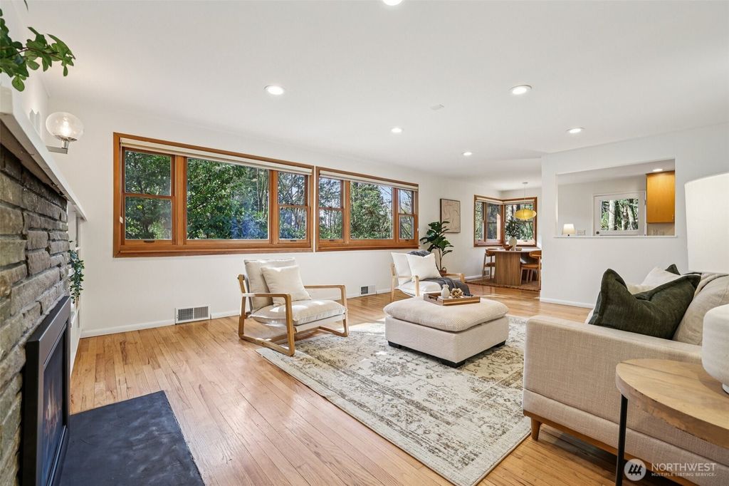 Photo of 18007 49th Place NE, Lake Forest Park, WA 98155 (MLS # 2475343)