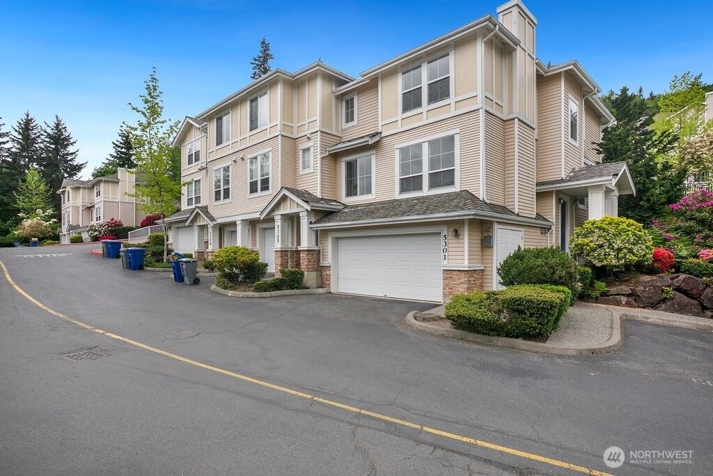 Photo of 5301 164th Avenue SE, Bellevue, WA 98006 (MLS # 2526109)