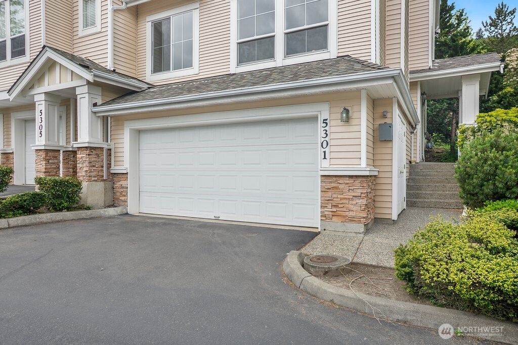 Photo of 5301 164th Avenue SE, Bellevue, WA 98006 (MLS # 2526109)