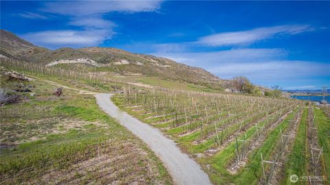 Photo of 18 Old Hwy 10 Spur, Pateros, WA 98846 (MLS # 2349730)