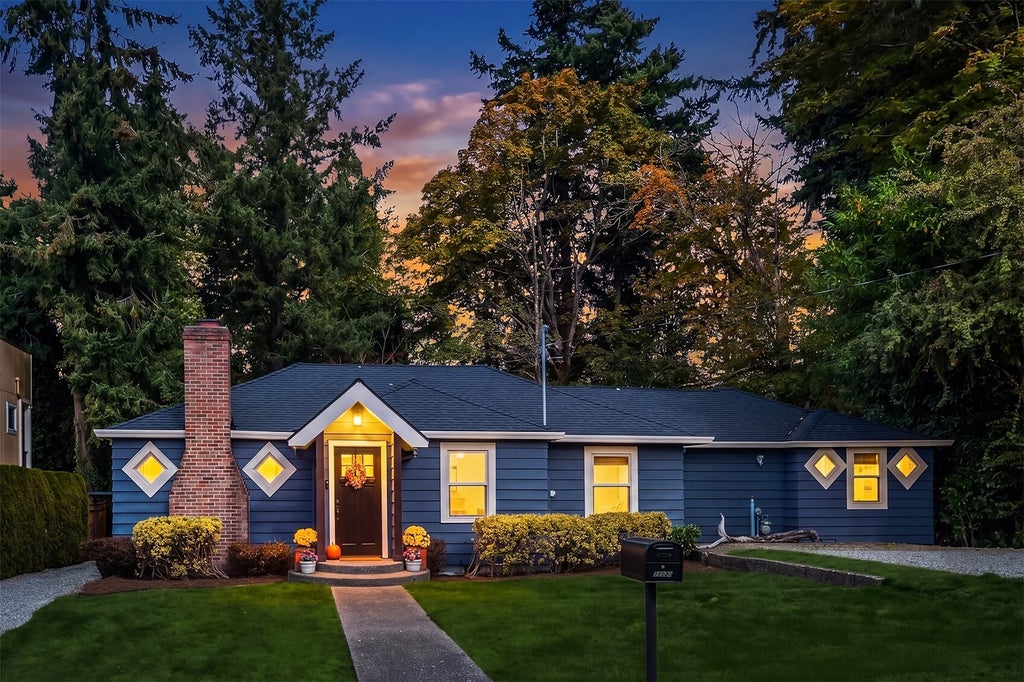 Photo of 11020 SE 64th Street, Bellevue, WA 98006 (MLS # 2592013)