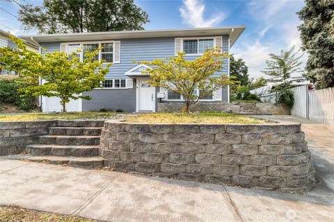 Photo of 412 SE 5th Street, College Place, WA 99324 (MLS # 2561246)