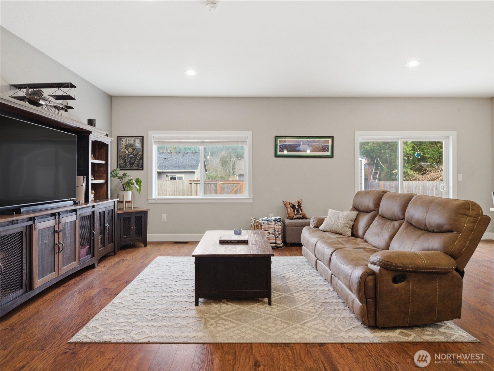 411 Hardefeldt Street SE