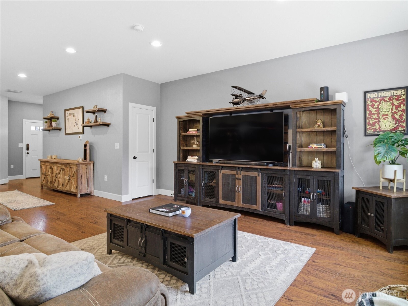 411 Hardefeldt Street SE