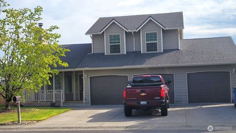 Photo of 215 Sparks Drive, Kelso, WA 98626 (MLS # 2389567)