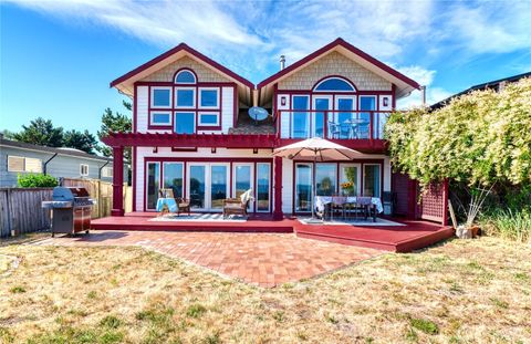 Photo of 1453 Edwards Drive, Point Roberts, WA 98281 (MLS # 2413593)