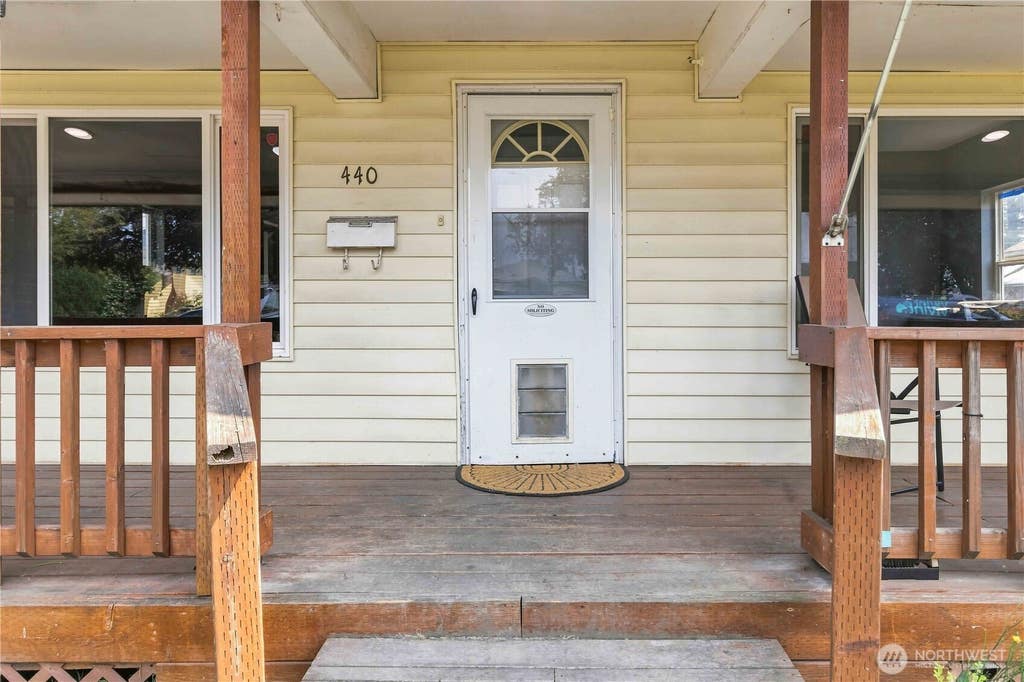 Photo of 440 20th Avenue, Longview, WA 98632 (MLS # 2565465)