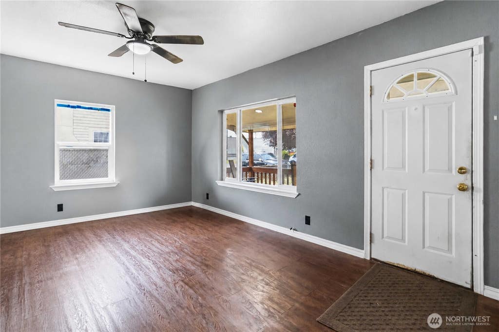 Photo of 440 20th Avenue, Longview, WA 98632 (MLS # 2565465)