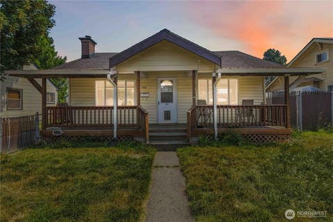 Photo of 440 20th Avenue, Longview, WA 98632 (MLS # 2565465)