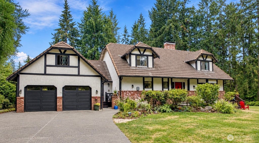 Photo of 18115 NE 113th Street, Redmond, WA 98052 (MLS # 2578571)