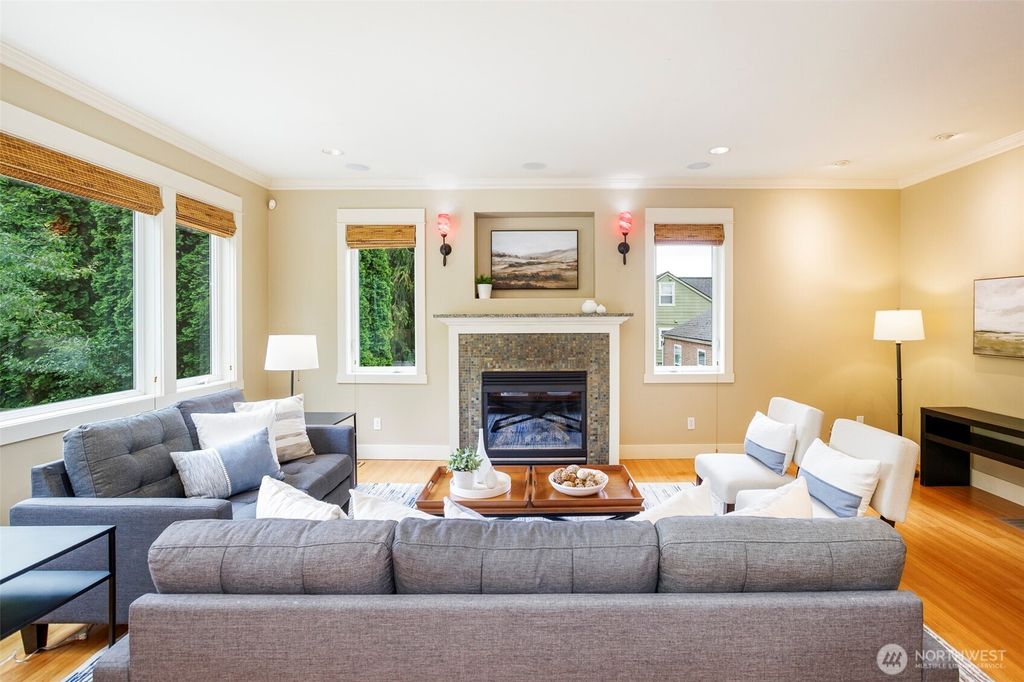 Photo of 11034 Phinney Avenue N, Seattle, WA 98133 (MLS # 2546998)