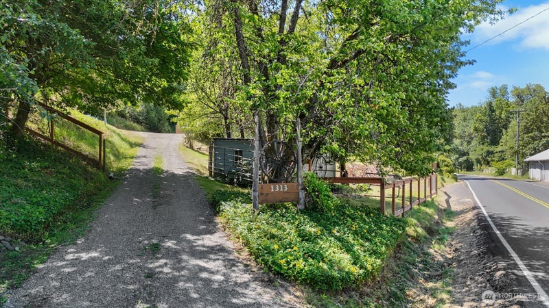 1313 Ferrier Road