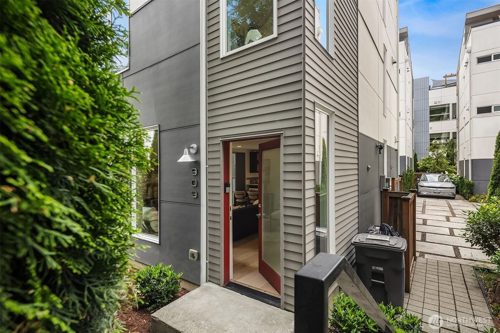 Photo of 909 29th Avenue S, Seattle, WA 98144 (MLS # 2404361)