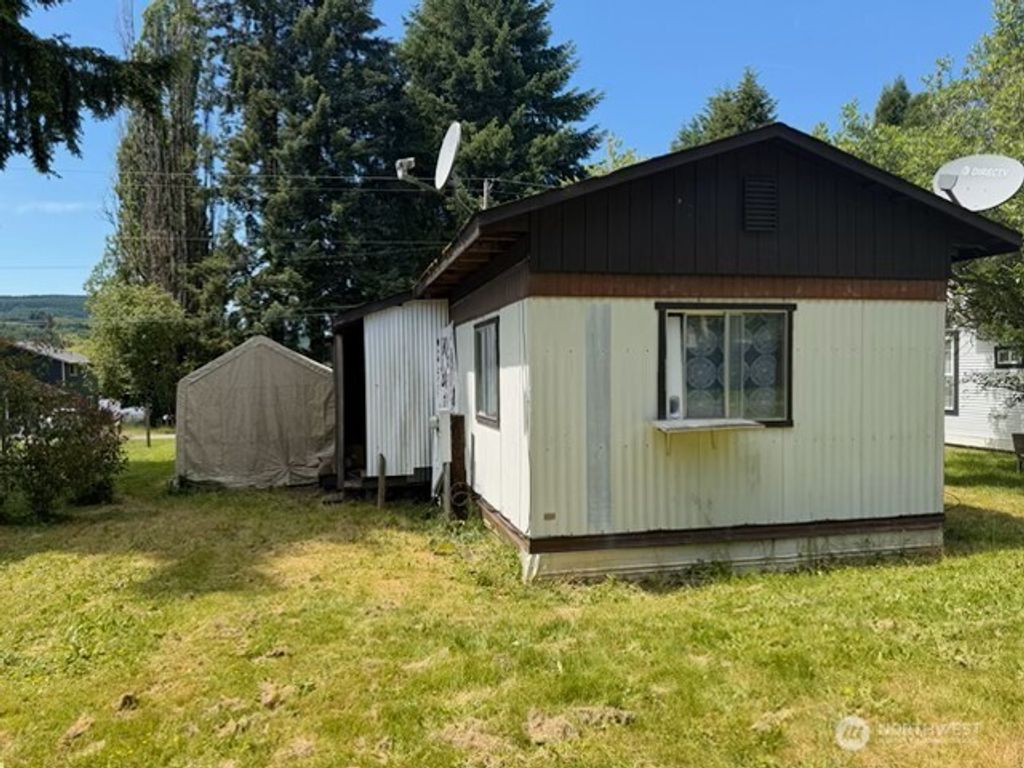Photo of 818 D Street, Vader, WA 98593 (MLS # 2530825)