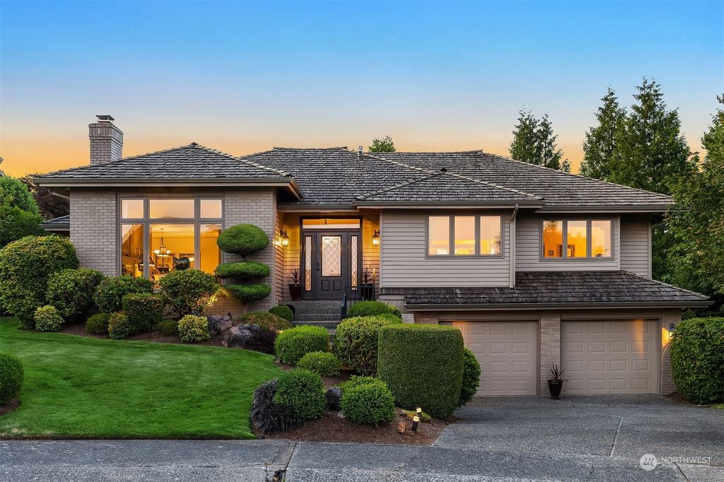 Photo of 15502 SE 55th Place, Bellevue, WA 98006 (MLS # 1996845)