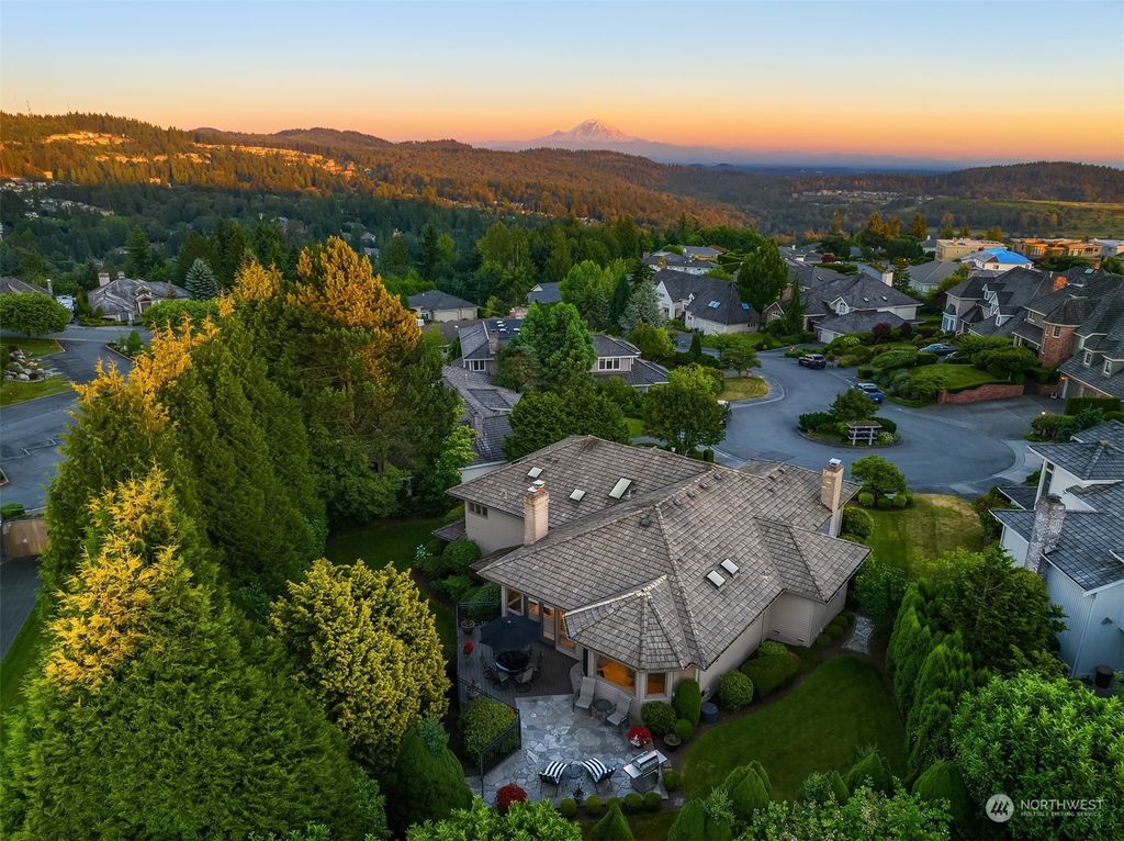 Photo of 15502 SE 55th Place, Bellevue, WA 98006 (MLS # 1996845)