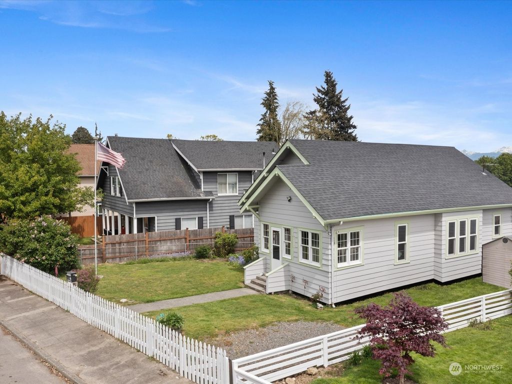 Photo of 2117 Cleveland Avenue, Everett, WA 98201 (MLS # 2234049)