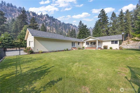 Photo of 4621 Navarre Coulee Road, Chelan, WA 98816 (MLS # 2462855)