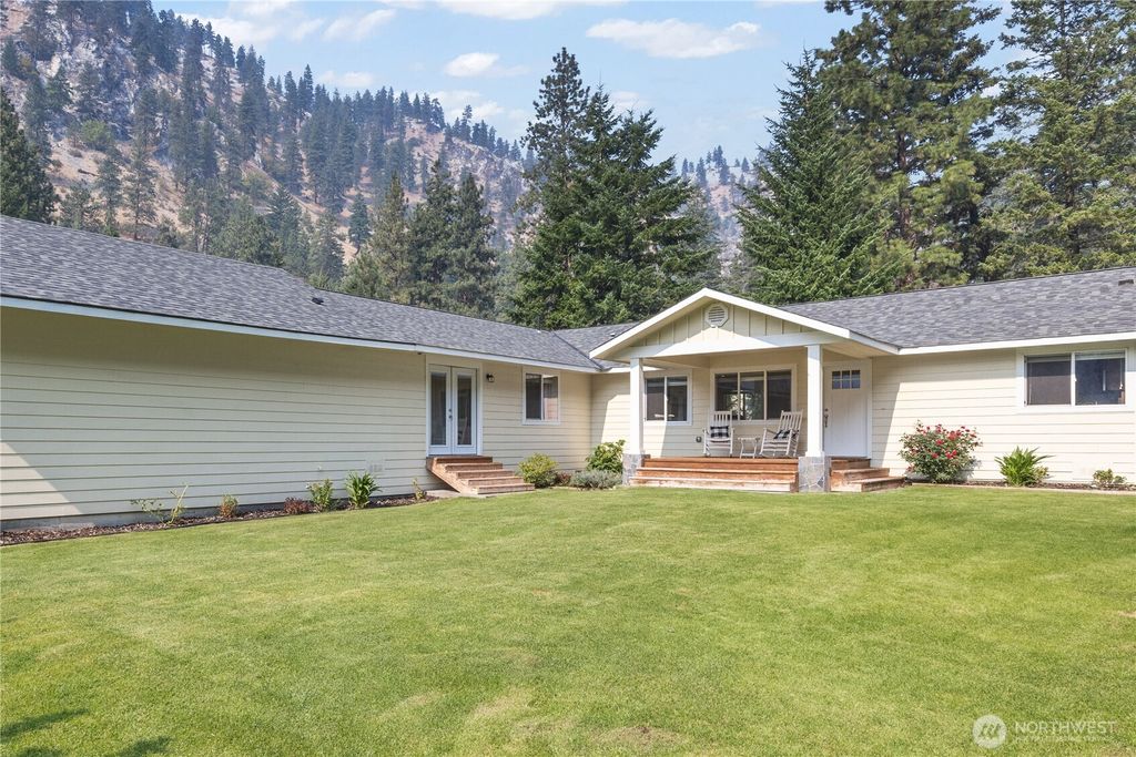 Photo of 4621 Navarre Coulee Road, Chelan, WA 98816 (MLS # 2462855)