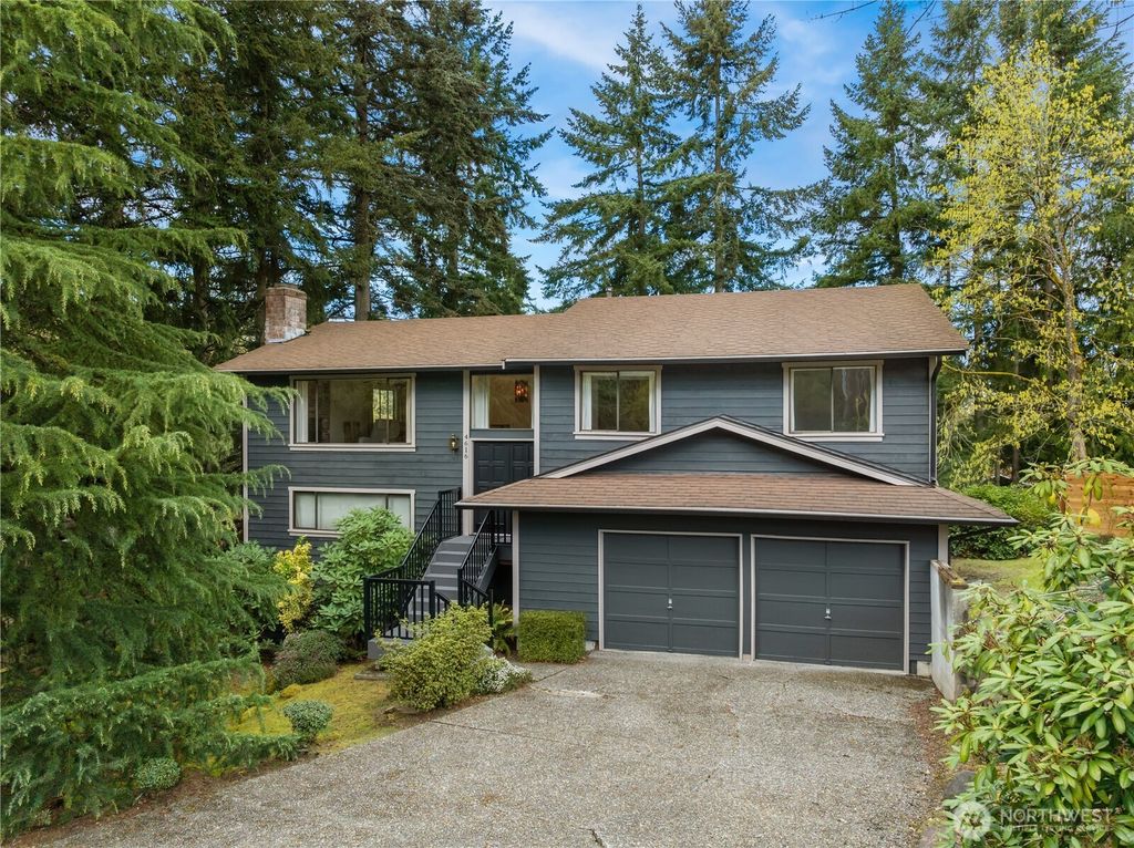 Photo of 4616 NE 201st Place, Lake Forest Park, WA 98155 (MLS # 2510469)