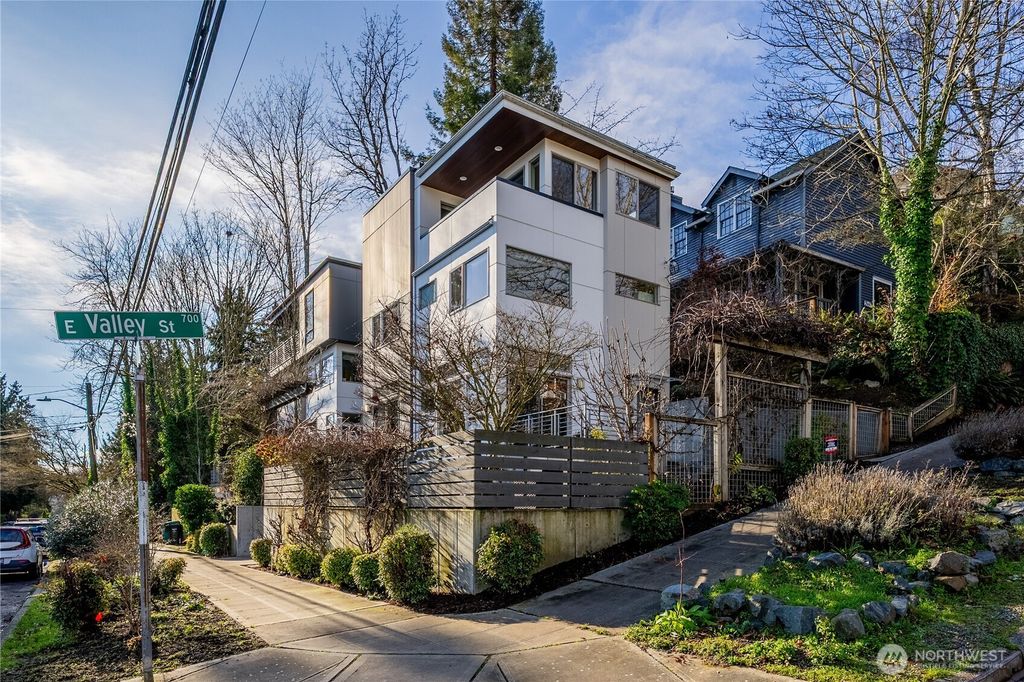 Photo of 781 26th Avenue E, Seattle, WA 98812 (MLS # 2468218)