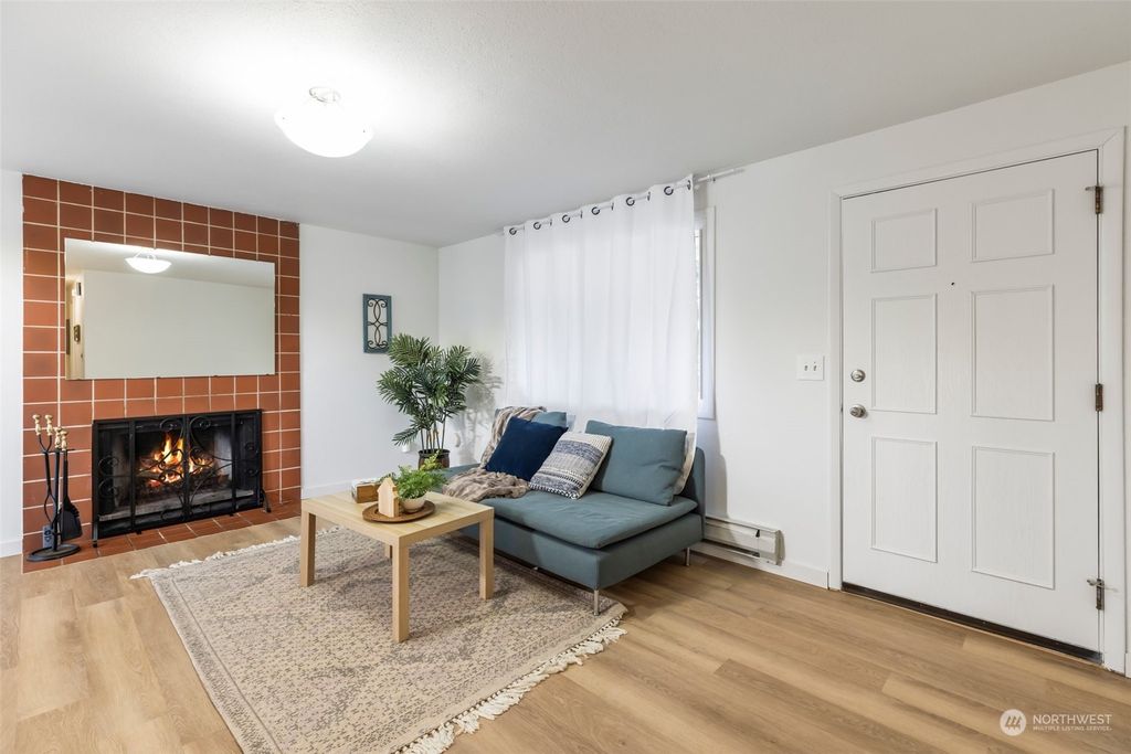 Photo of 14110 9th Place S, Burien, WA 98168 (MLS # 2191193)