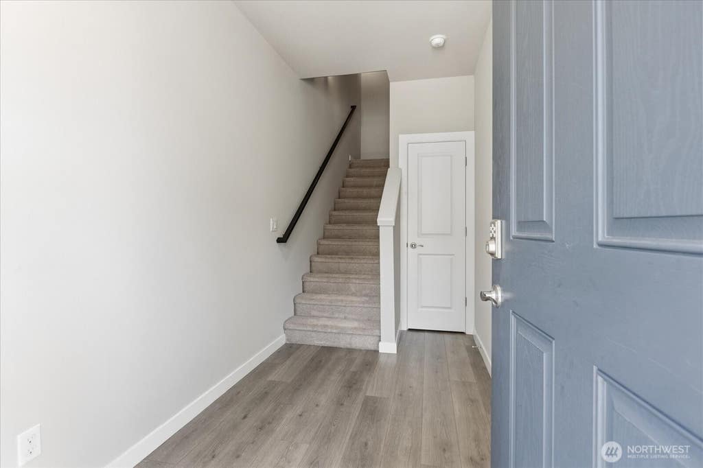 Photo of 19324 35th Dr DR SE #E, Bothell, WA 98012 (MLS # 2542770)