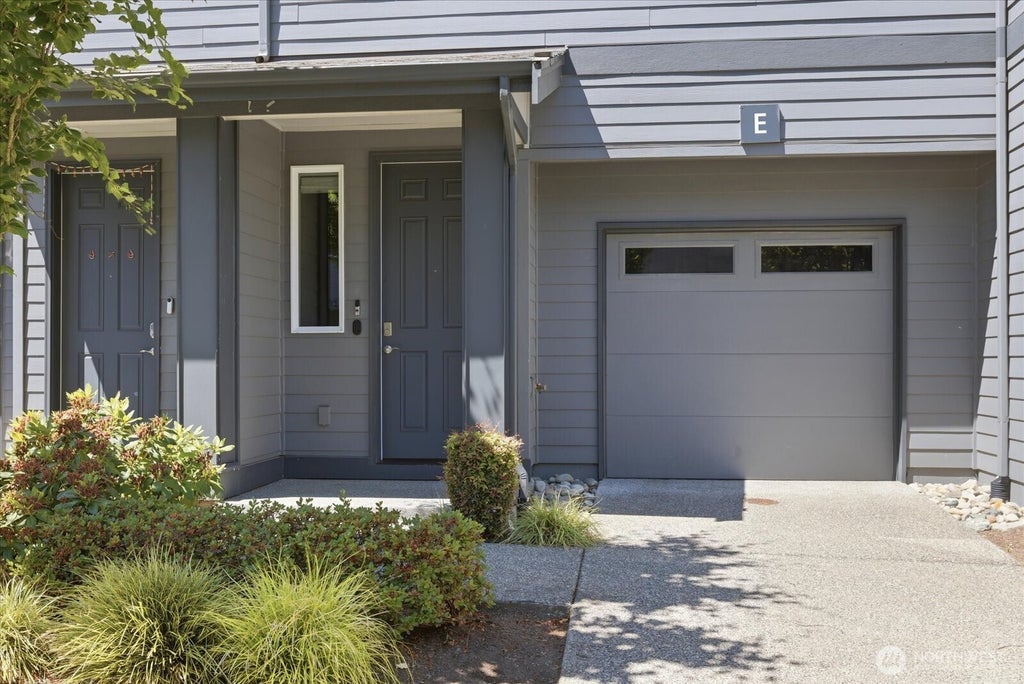 Photo of 19324 35th Dr DR SE #E, Bothell, WA 98012 (MLS # 2542770)