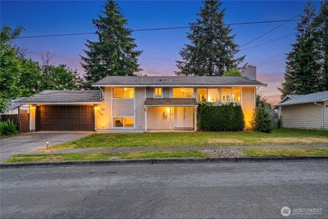 Photo of 1119 Shelton Avenue NE, Renton, WA 98056 (MLS # 2537535)