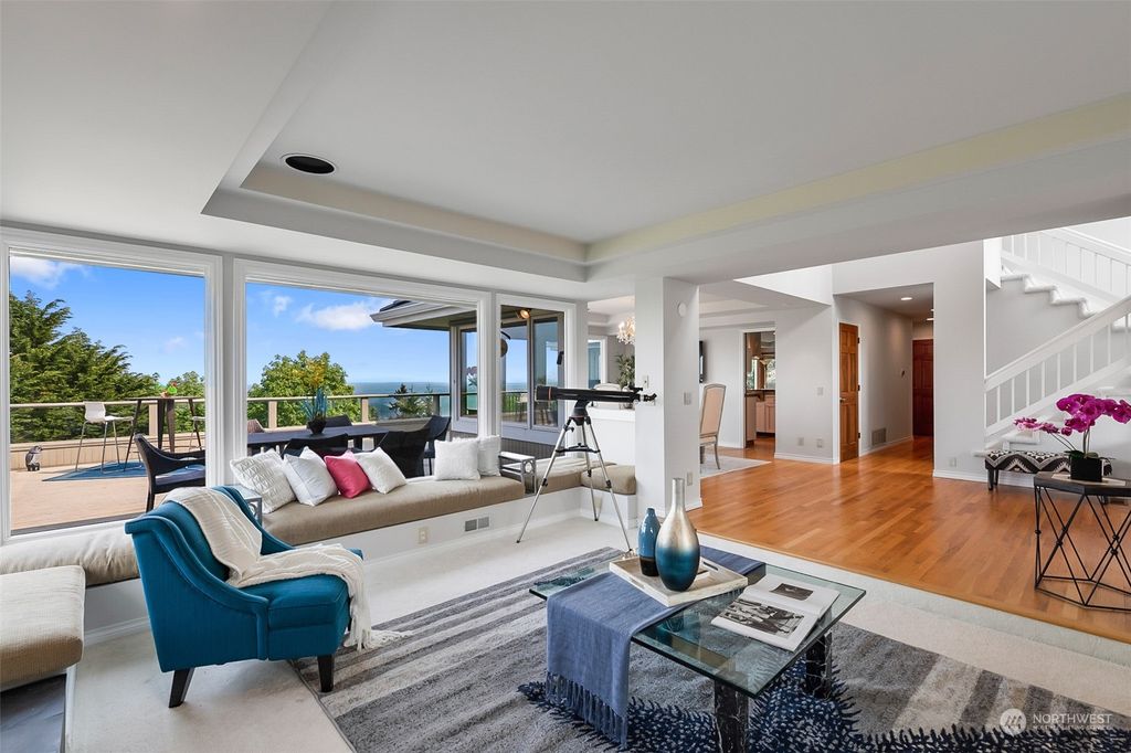Photo of 15352 SE 53rd Street, Bellevue, WA 98006 (MLS # 2070592)