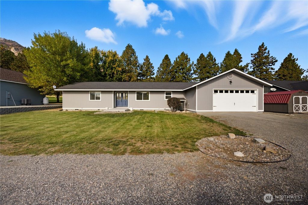 Photo of 99 Golf Course Drive, Pateros, WA 98846 (MLS # 2465036)