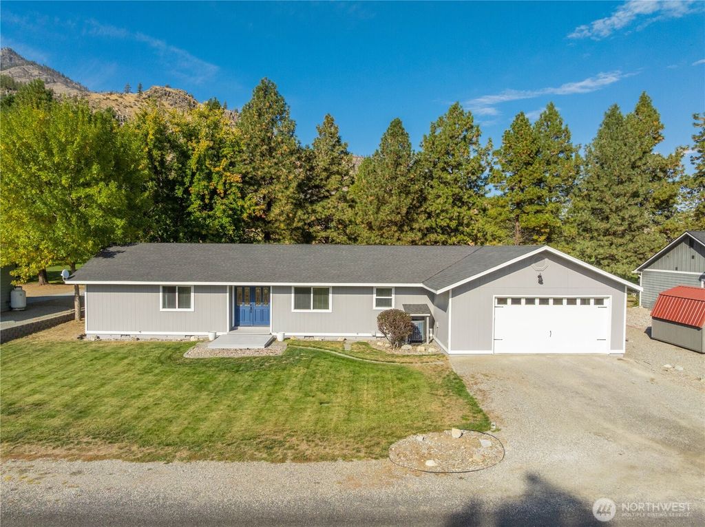 Photo of 99 Golf Course Drive, Pateros, WA 98846 (MLS # 2465036)