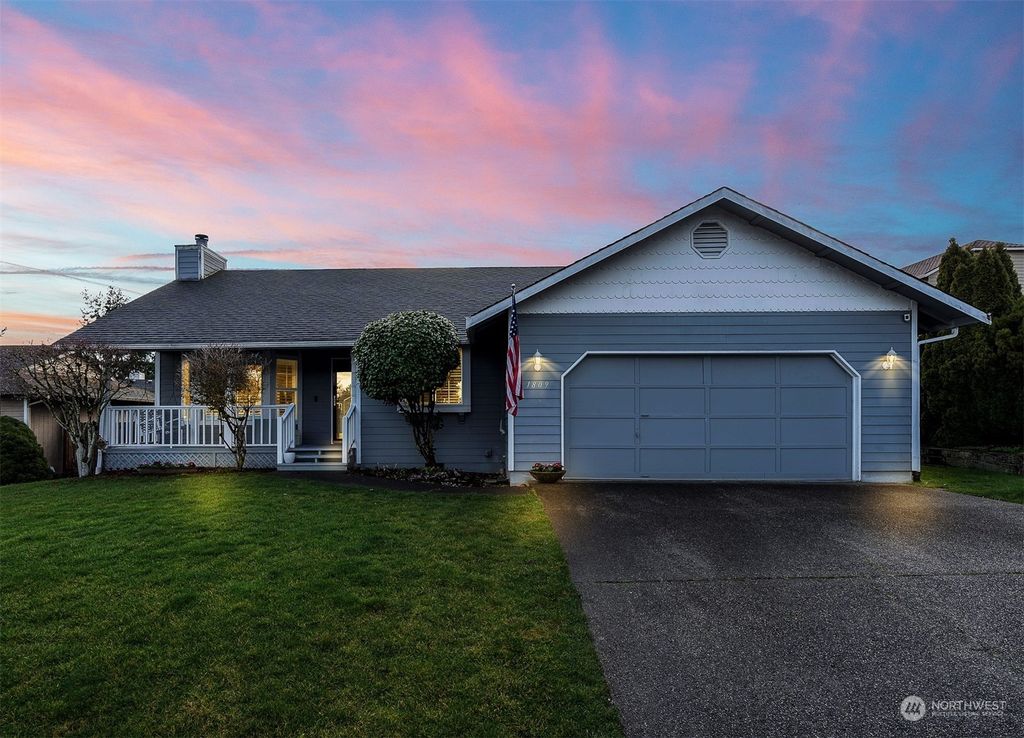 Photo of 1809 SW 325th Place, Federal Way, WA 98023 (MLS # 2189950)