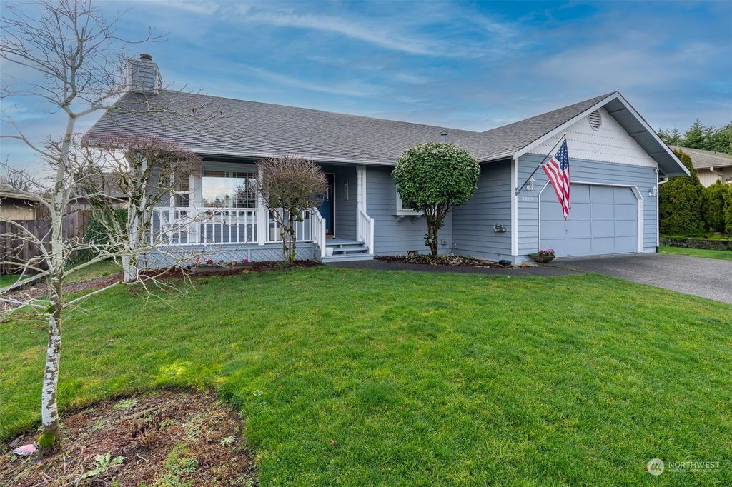 Photo of 1809 SW 325th Place, Federal Way, WA 98023 (MLS # 2189950)