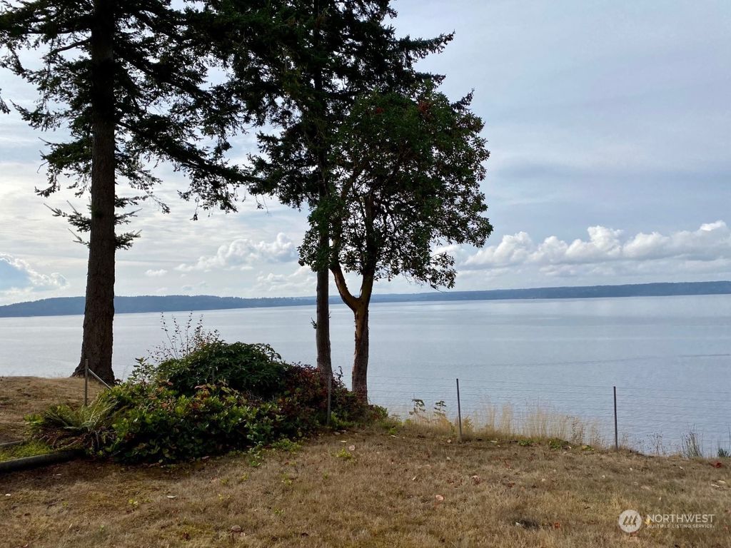 Photo of 19203 Edgecliff Drive SW, Normandy Park, WA 98166 (MLS # 2011447)