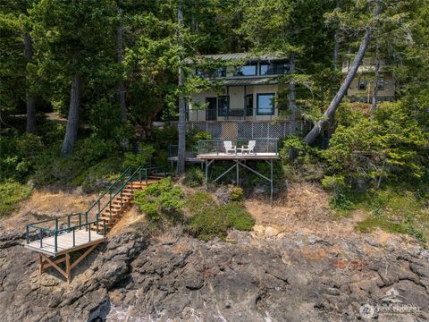 Photo of 95 Weather-n-heights, Brinnon, WA 98320 (MLS # 2528732)