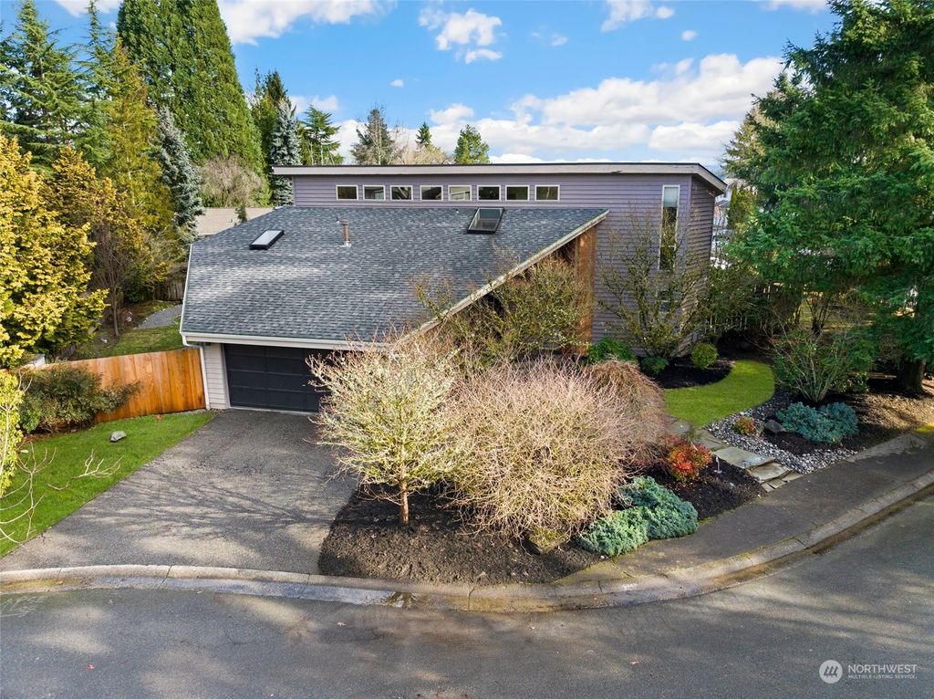 Photo of 13218 NE 115th Court, Redmond, WA 98052 (MLS # 2192740)