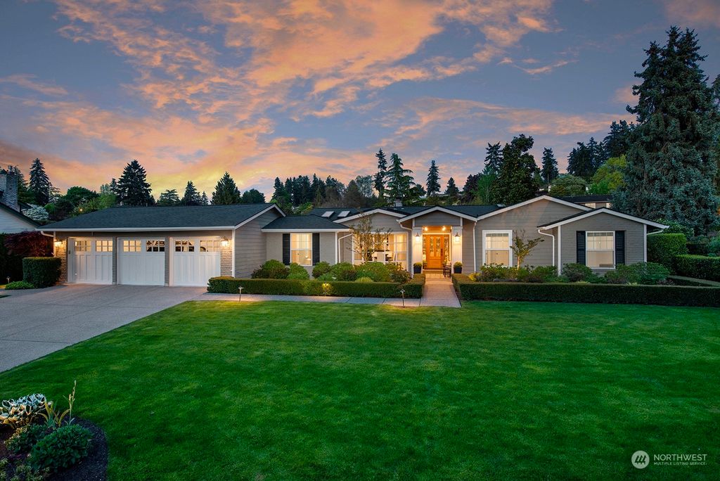 Photo of 2806 93rd Avenue NE, Clyde Hill, WA 98004 (MLS # 2068006)