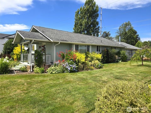 Photo of 1102 W Anderson Street, Elma, WA 98541 (MLS # 2526951)