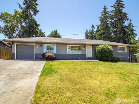 Photo of 605 S 198th Street, Des Moines, WA 98148 (MLS # 2543979)