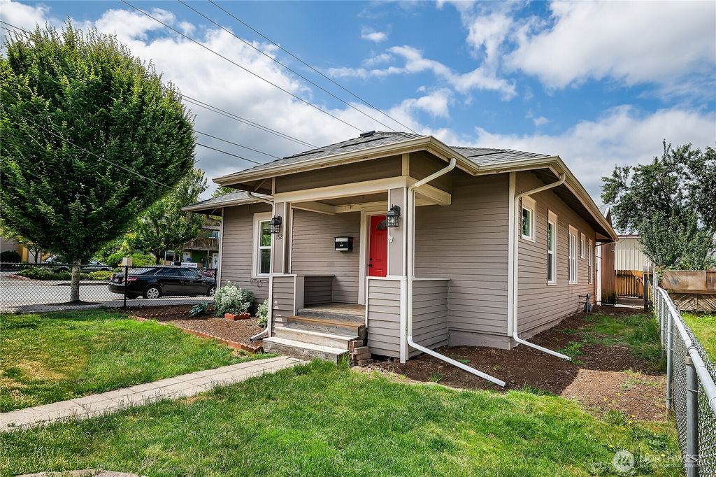 Photo of 162 Charles Street, Monroe, WA 98272 (MLS # 2398200)