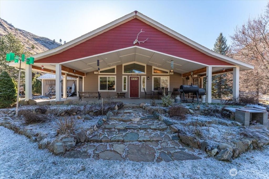 Photo of 12821 Entiat River Road, Entiat, WA 98822 (MLS # 2483899)